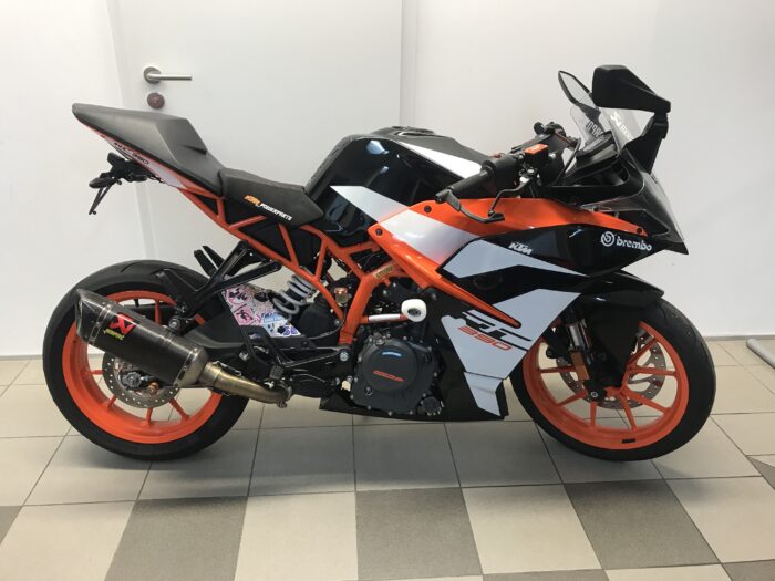 KTM 390 RC Akrapovic R&G Träger Sturzpads Powerparts