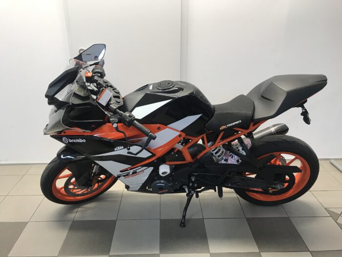 KTM 390 RC Akrapovic R&G Träger Sturzpads Powerparts – Bild 6